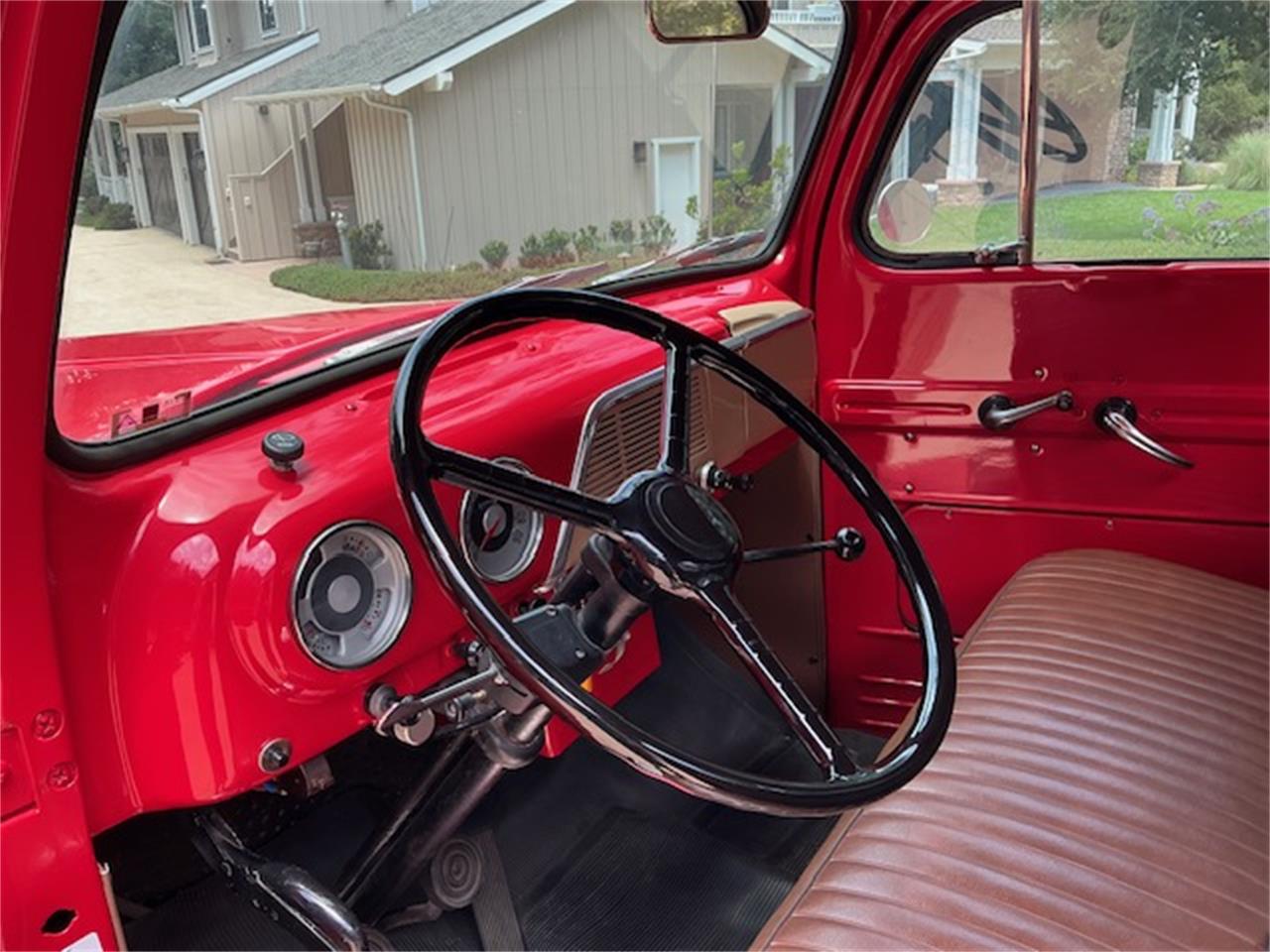 Ford-F1-1952-Torch-Red-Tan-9