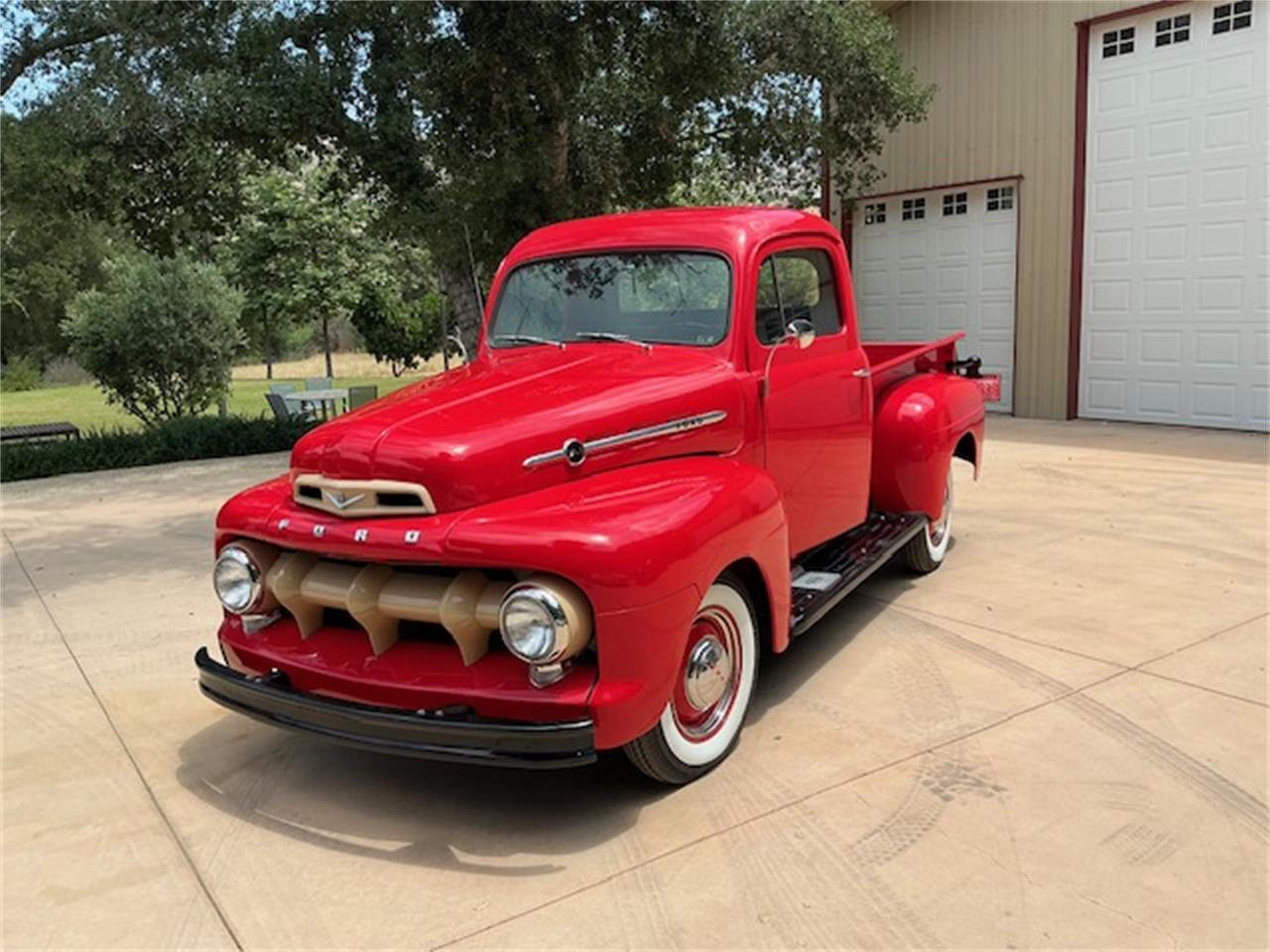 Ford-F1-1952-Torch-Red-Tan