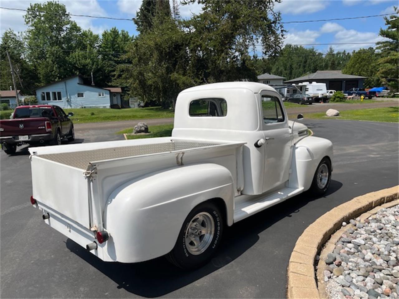 Ford-F1-pickup-1948-White-Blue-3