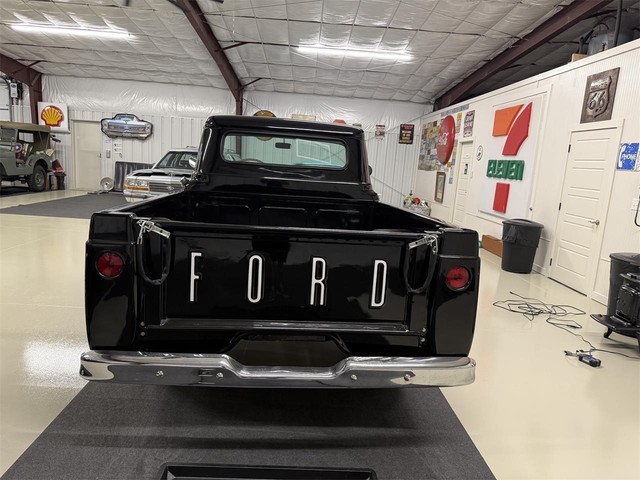 Ford-F100-1960-Black-Red-11