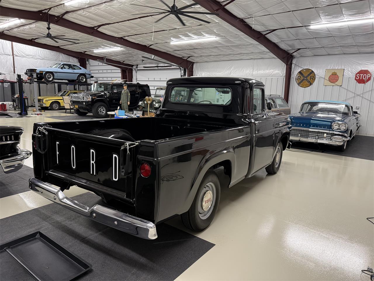 Ford-F100-1960-Black-Red-13