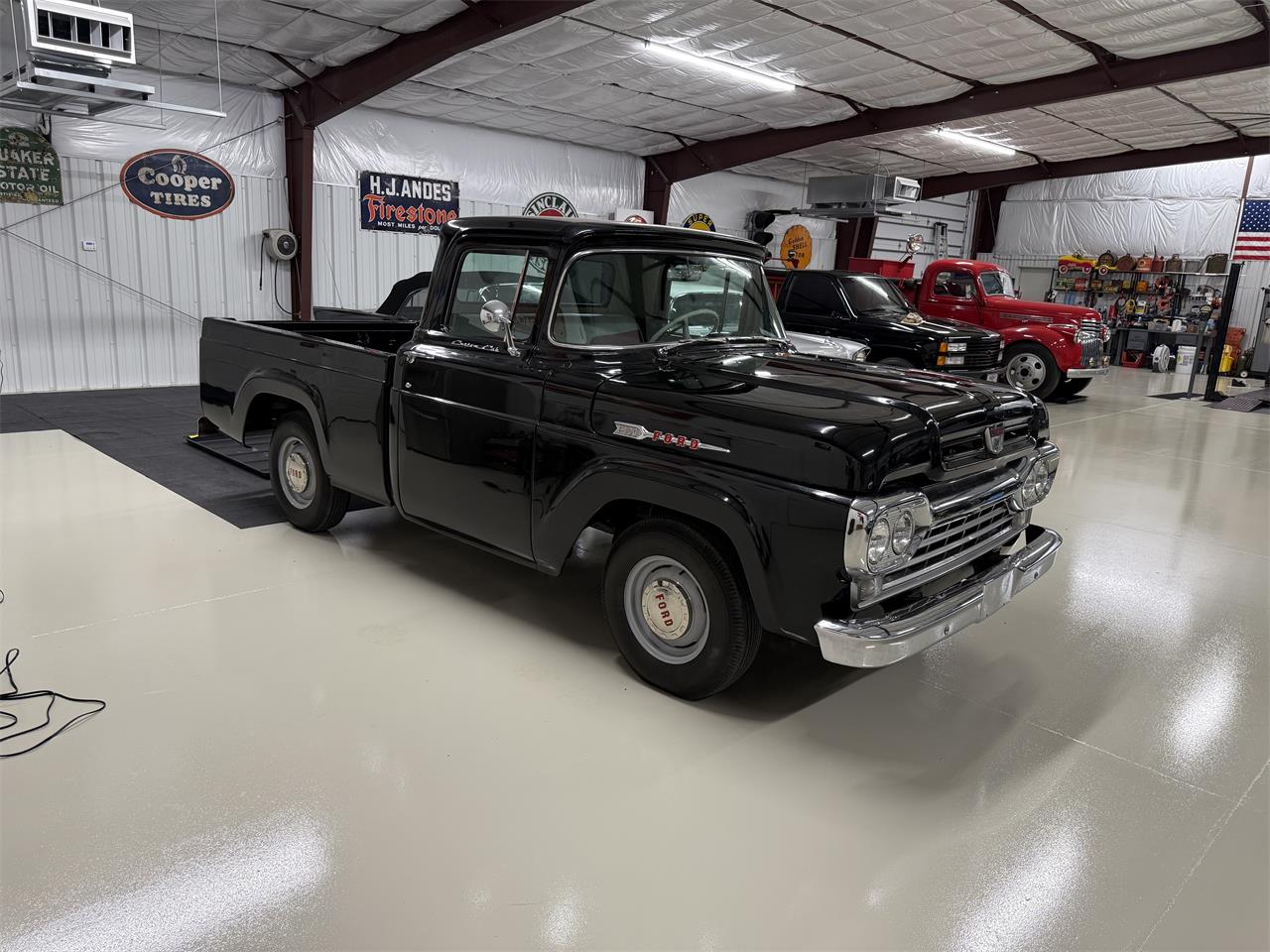 Ford-F100-1960-Black-Red-14