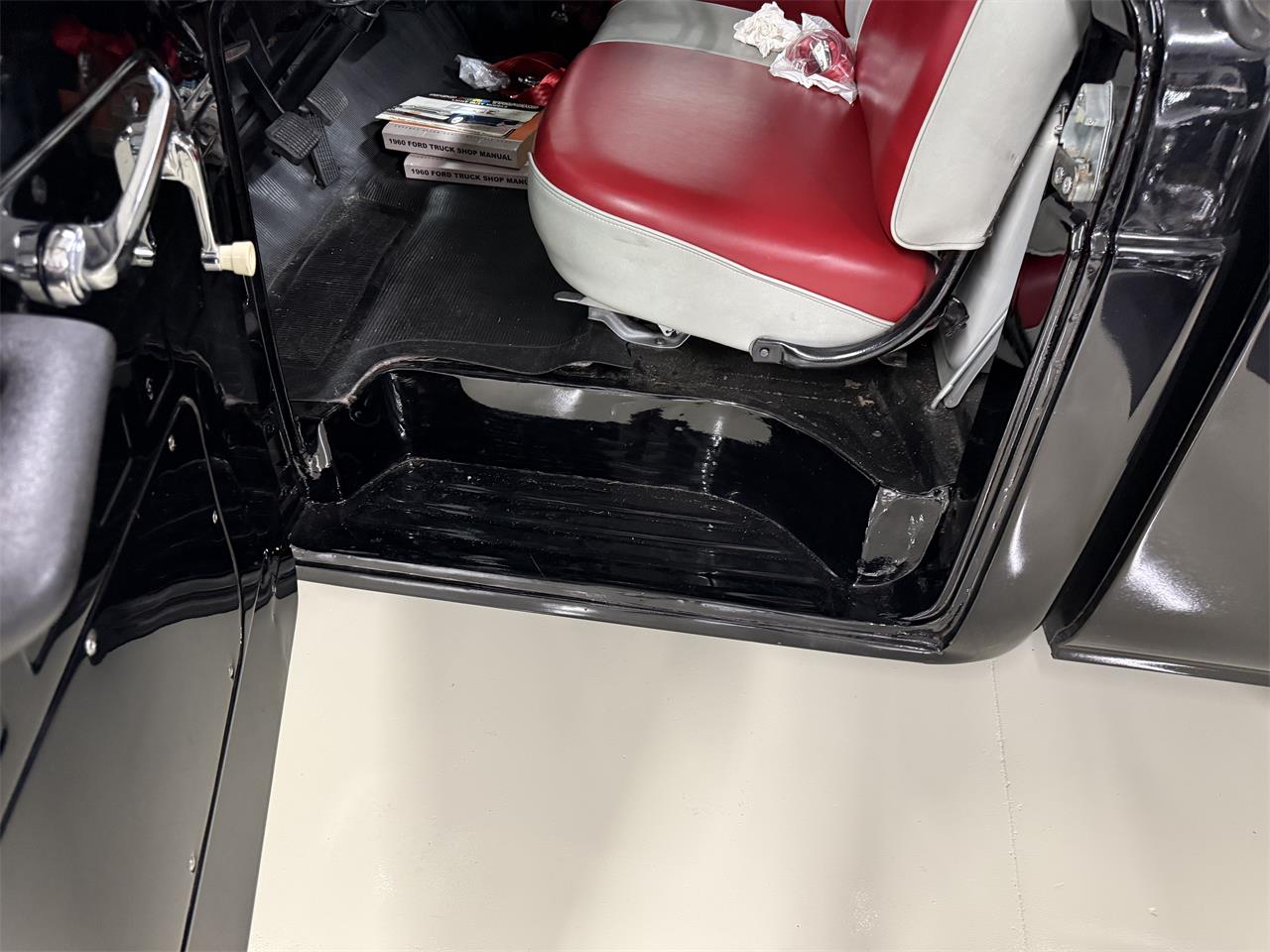 Ford-F100-1960-Black-Red-17