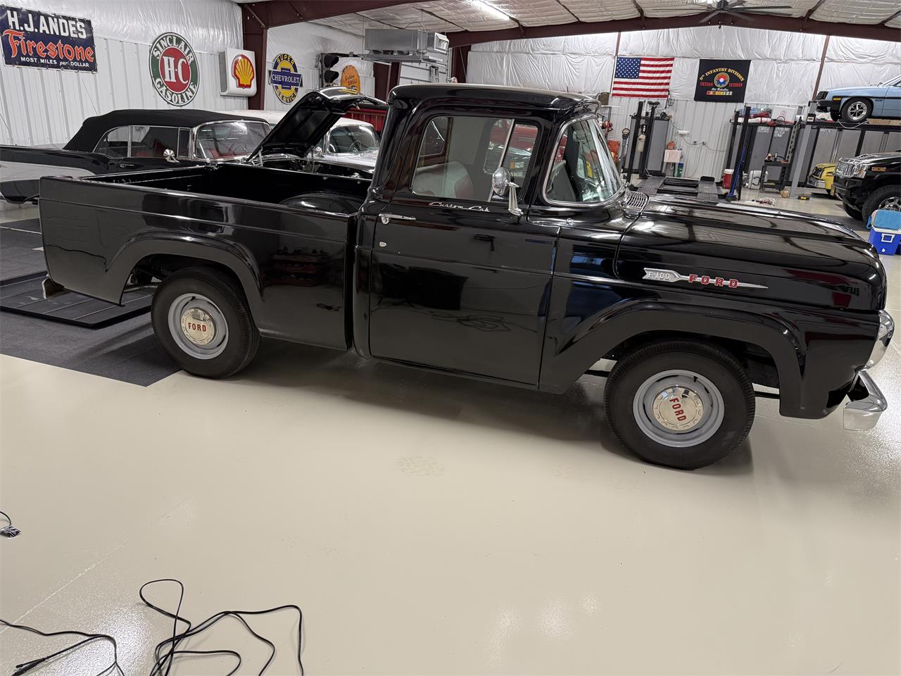 Ford-F100-1960-Black-Red-19