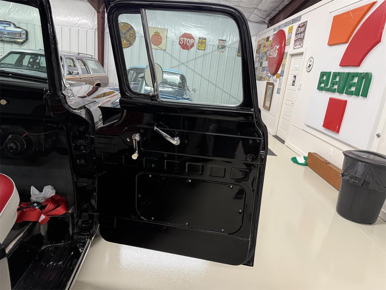 Ford-F100-1960-Black-Red-25