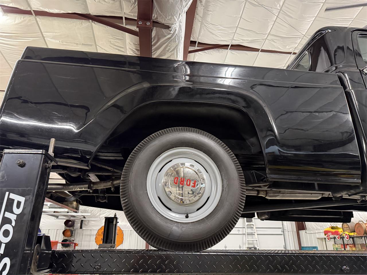 Ford-F100-1960-Black-Red-35