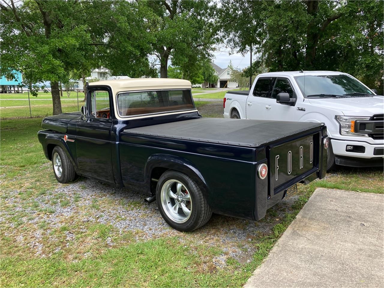 Ford-F100-1960-Bluewhite-Brown-11