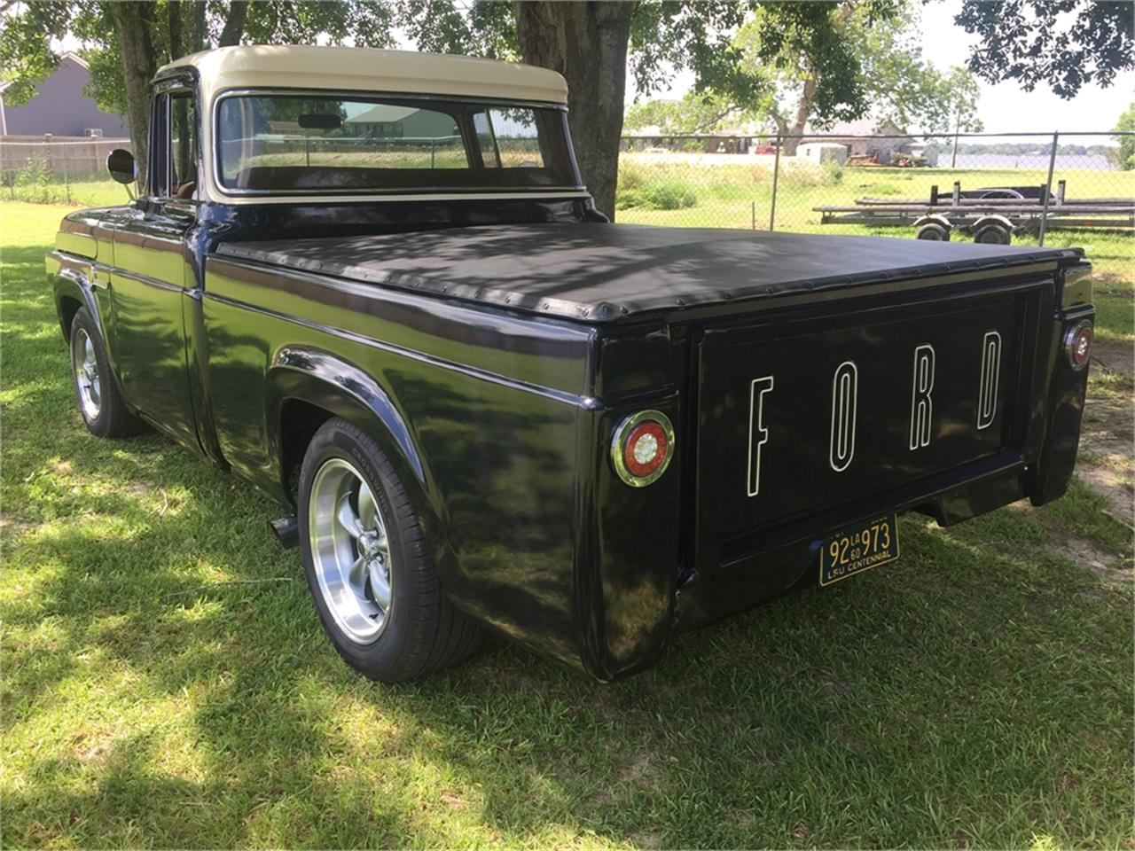 Ford-F100-1960-Bluewhite-Brown-12