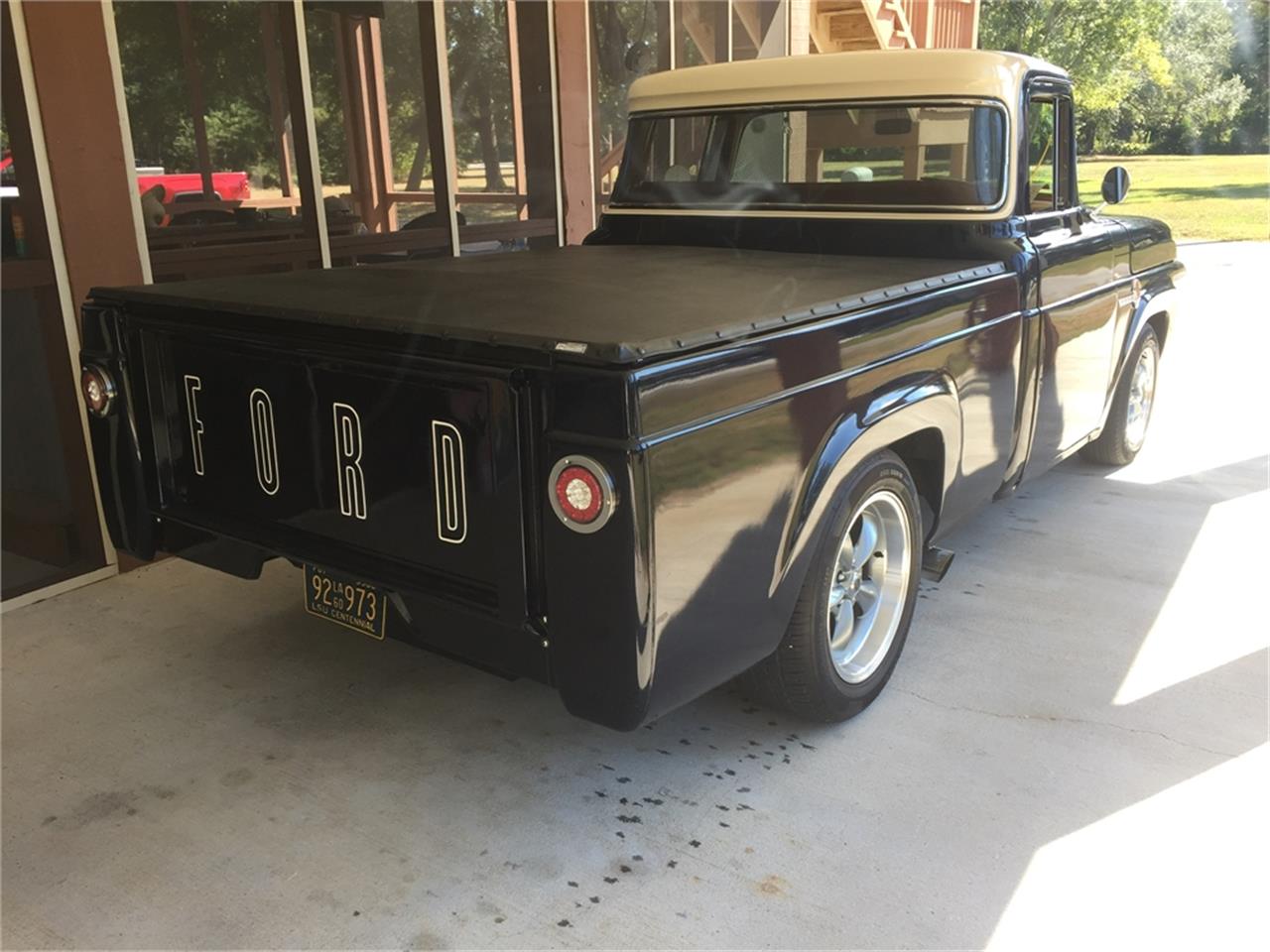 Ford-F100-1960-Bluewhite-Brown-15