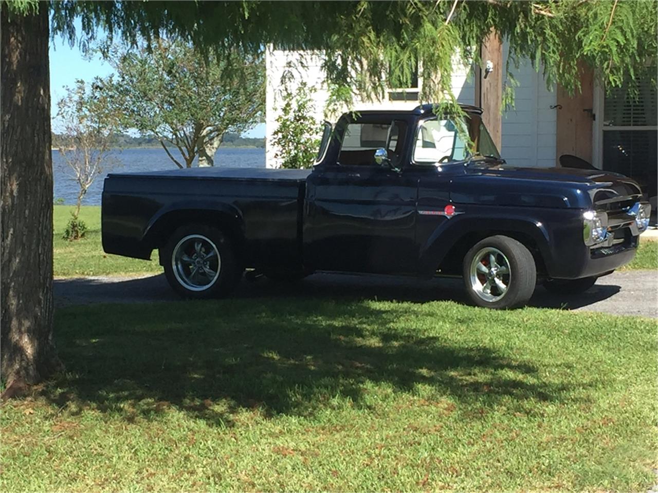 Ford-F100-1960-Bluewhite-Brown-16
