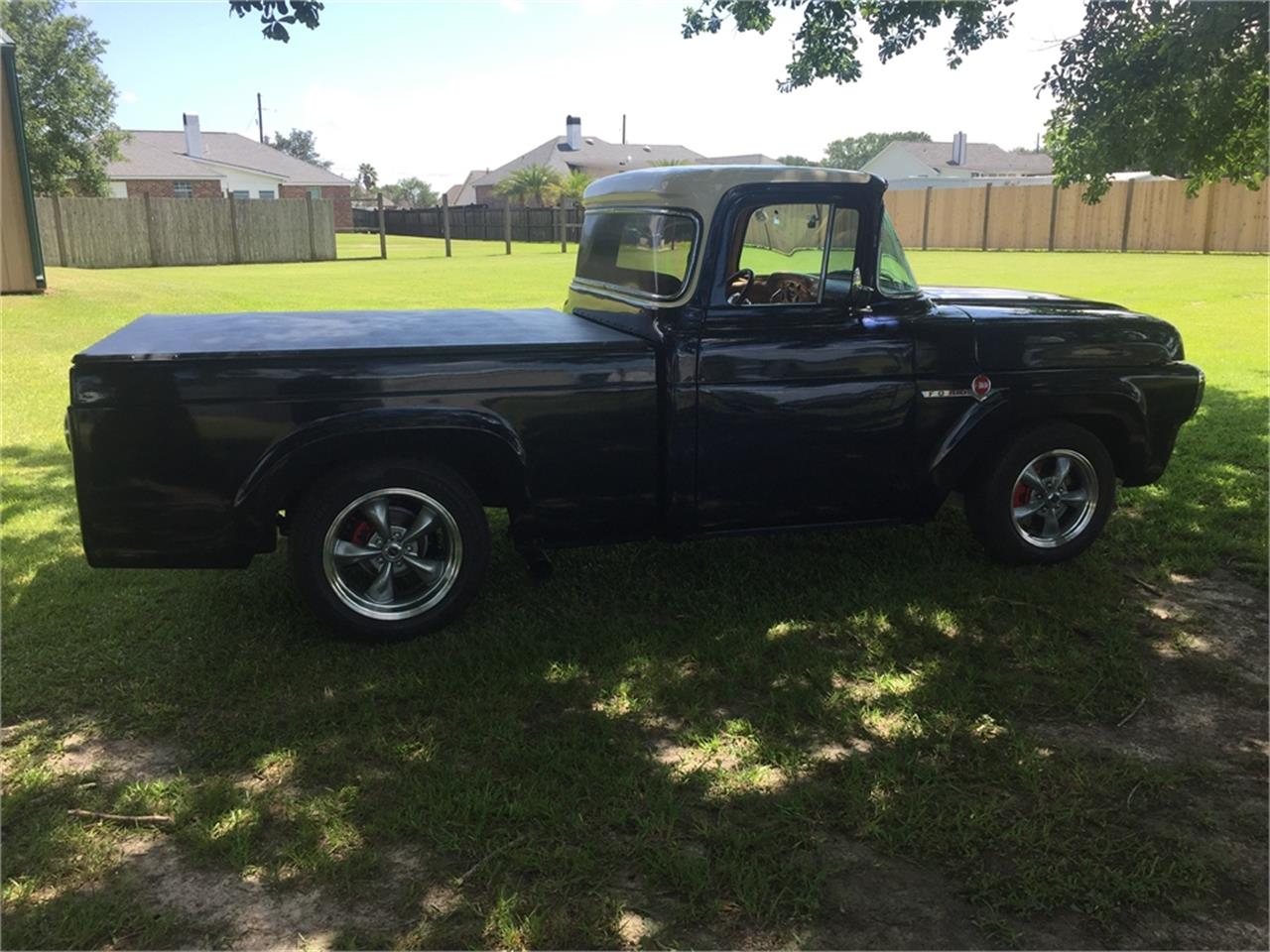 Ford-F100-1960-Bluewhite-Brown-17