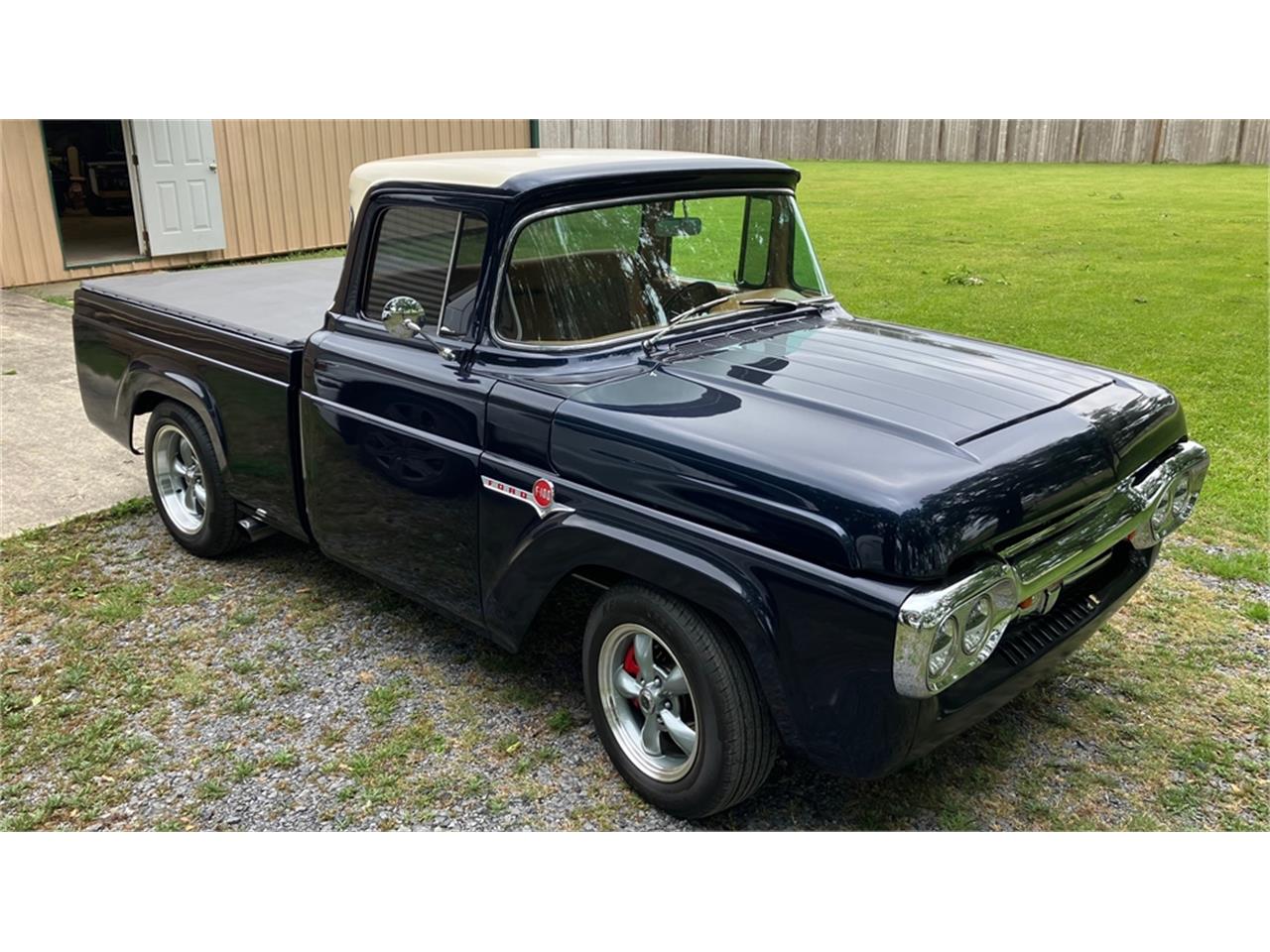 Ford-F100-1960-Bluewhite-Brown-19