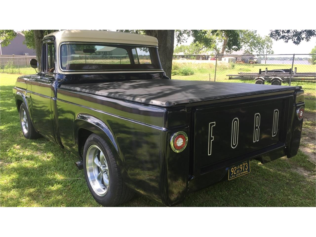 Ford-F100-1960-Bluewhite-Brown-2
