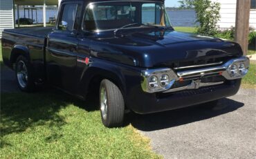 Ford-F100-1960-Bluewhite-Brown-21