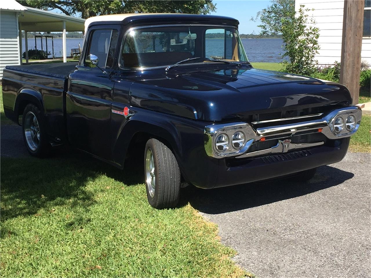 Ford-F100-1960-Bluewhite-Brown-21