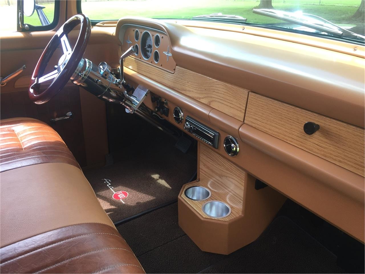 Ford-F100-1960-Bluewhite-Brown-26