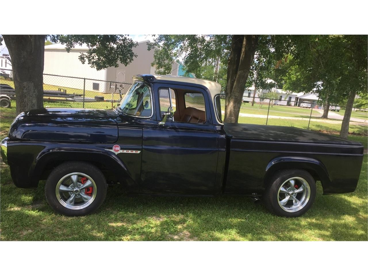 Ford-F100-1960-Bluewhite-Brown-3
