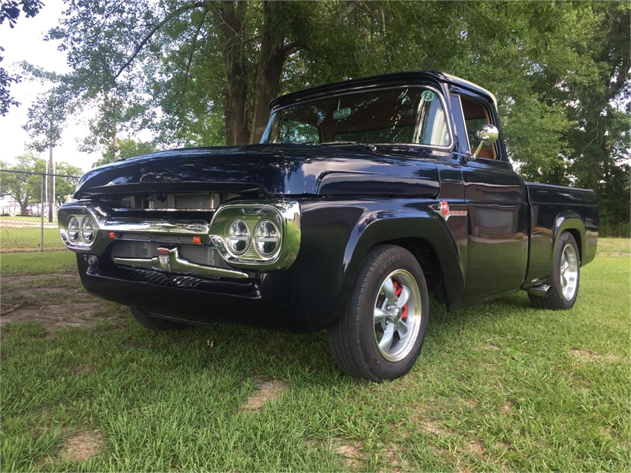 Ford-F100-1960-Bluewhite-Brown-7
