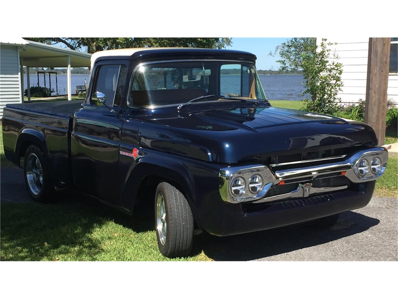 Ford-F100-1960-Bluewhite-Brown
