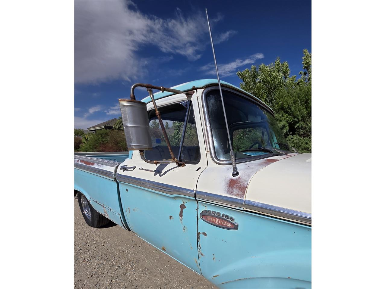 Ford-F100-1965-White-amp-Aqua-Tan-1