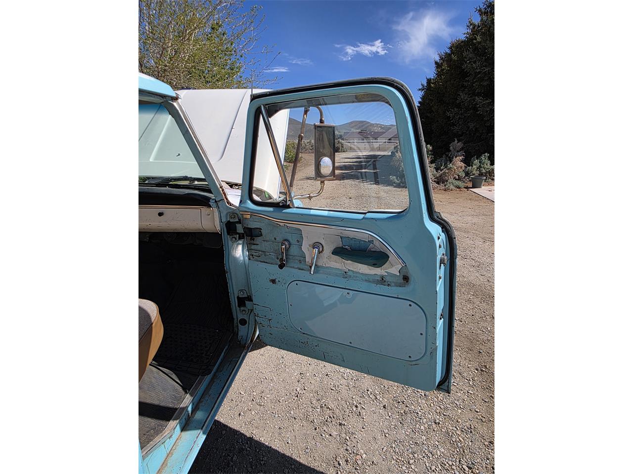 Ford-F100-1965-White-amp-Aqua-Tan-12