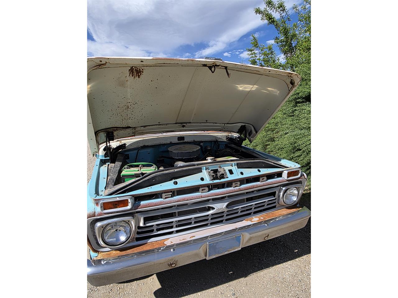 Ford-F100-1965-White-amp-Aqua-Tan-13