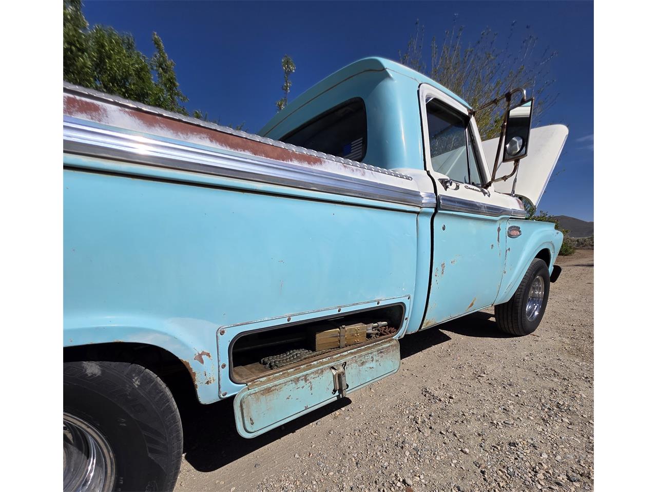 Ford-F100-1965-White-amp-Aqua-Tan-3