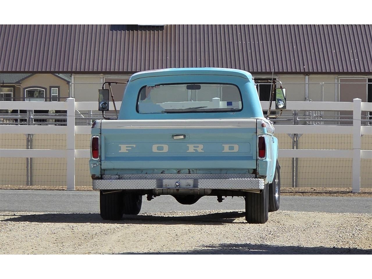Ford-F100-1965-White-amp-Aqua-Tan-6