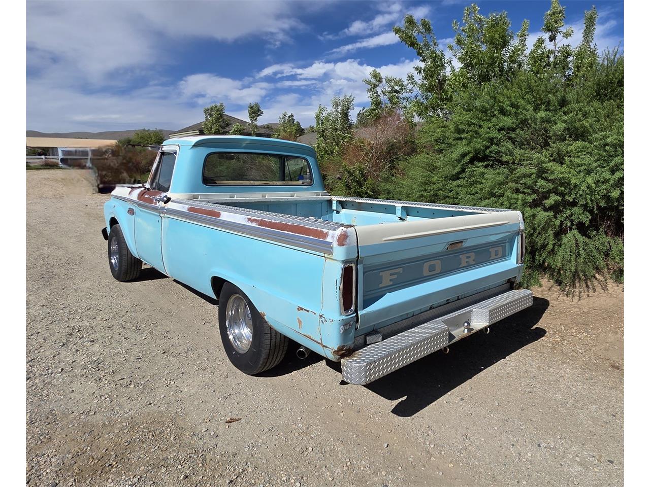 Ford-F100-1965-White-amp-Aqua-Tan-7
