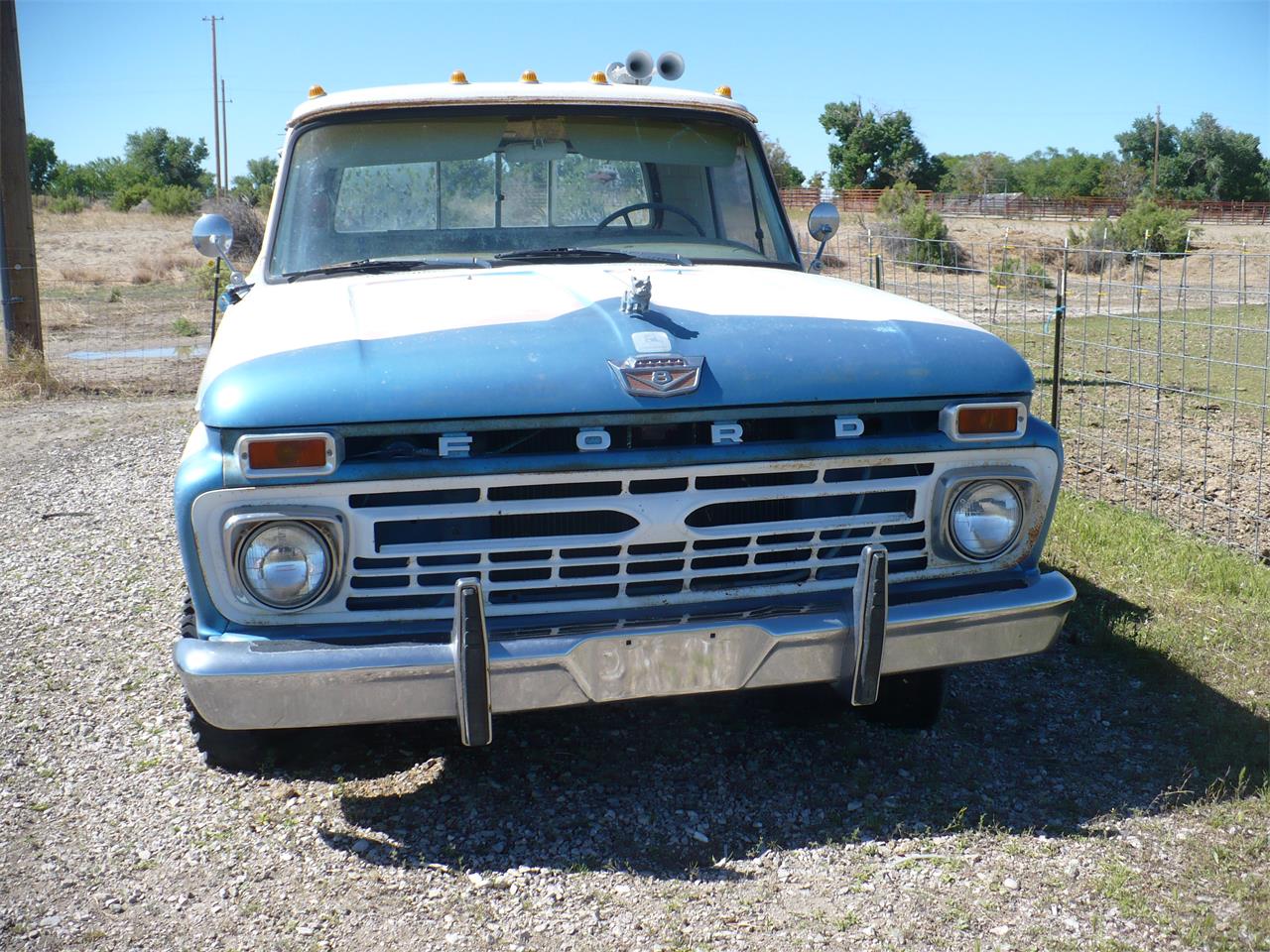 Ford-F100-1966-WhiteBlue-White-3