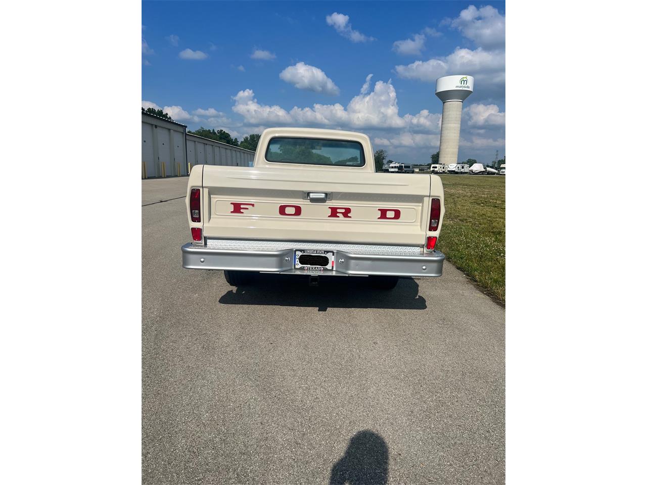 Ford-F100-1969-Pebble-Beige-Black-1