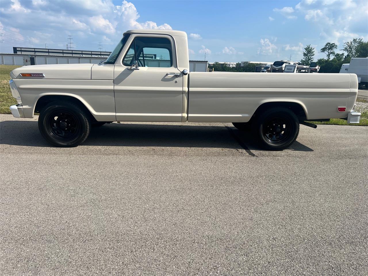 Ford-F100-1969-Pebble-Beige-Black-24
