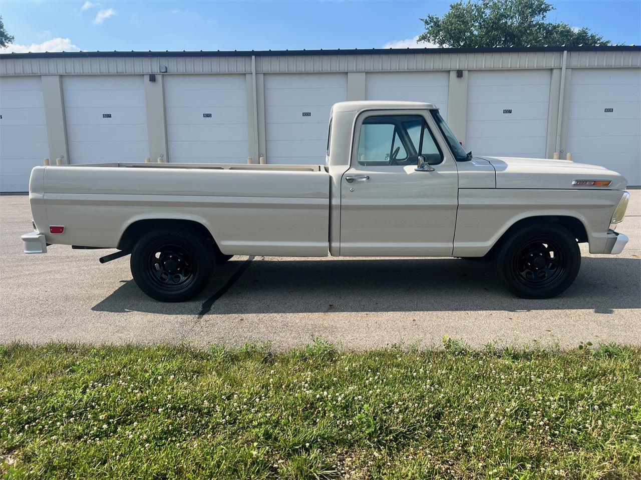 Ford-F100-1969-Pebble-Beige-Black-25