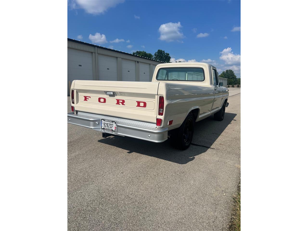 Ford-F100-1969-Pebble-Beige-Black-26