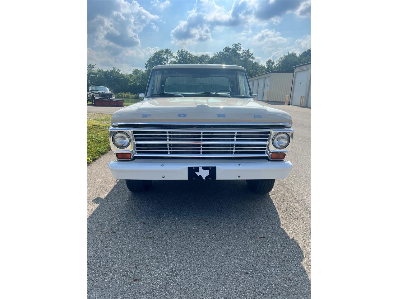 Ford-F100-1969-Pebble-Beige-Black-6