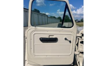 Ford-F100-1969-Pebble-Beige-Black-8