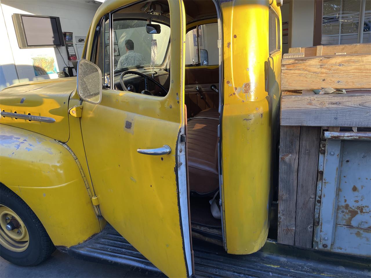 Ford-F2-1951-Yellow-Brown-26