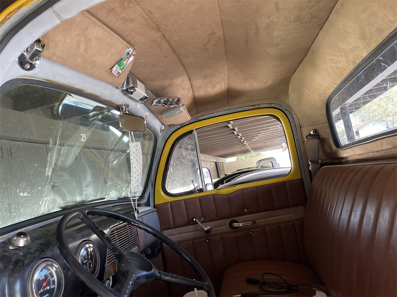 Ford-F2-1951-Yellow-Brown-9
