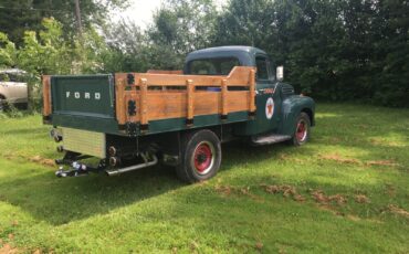 Ford-F2-34-Ton-1951-Stake-bed-2