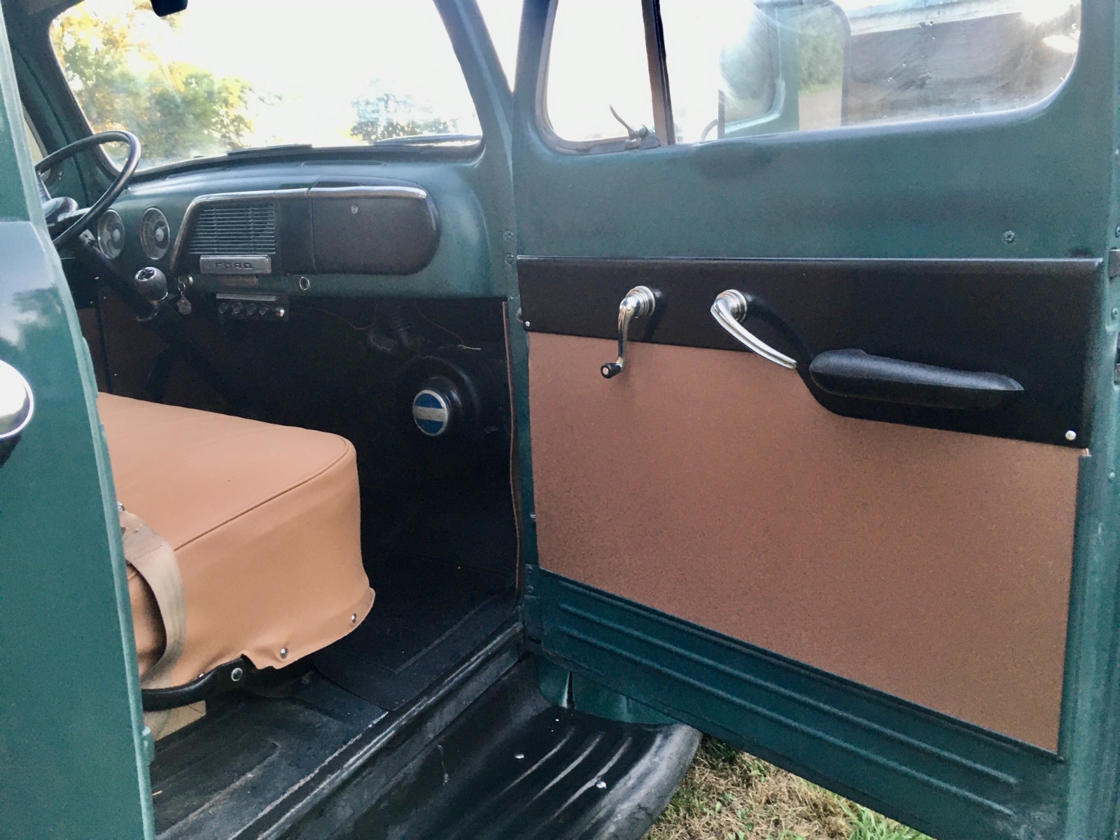 Ford-F2-34-Ton-1951-Stake-bed-9