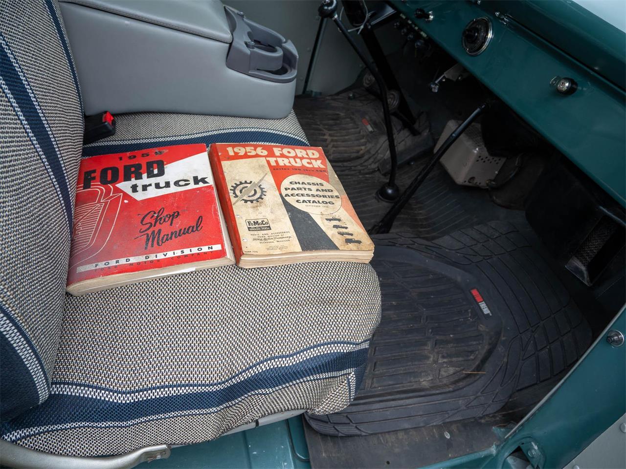 Ford-F250-1956-Green-Tan-44