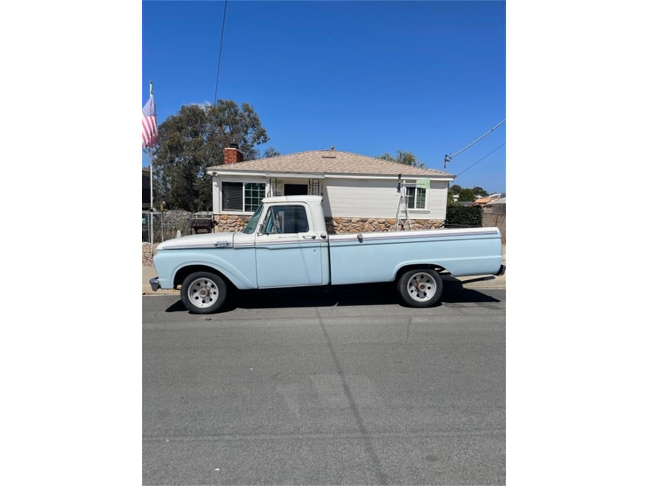 Ford-F250-1964-Blue-amp-white-two-Ton-White