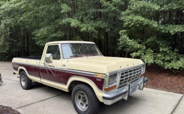 Ford-F250-1979-Cream-amp-Maroon-Maroon-amp-Black-1