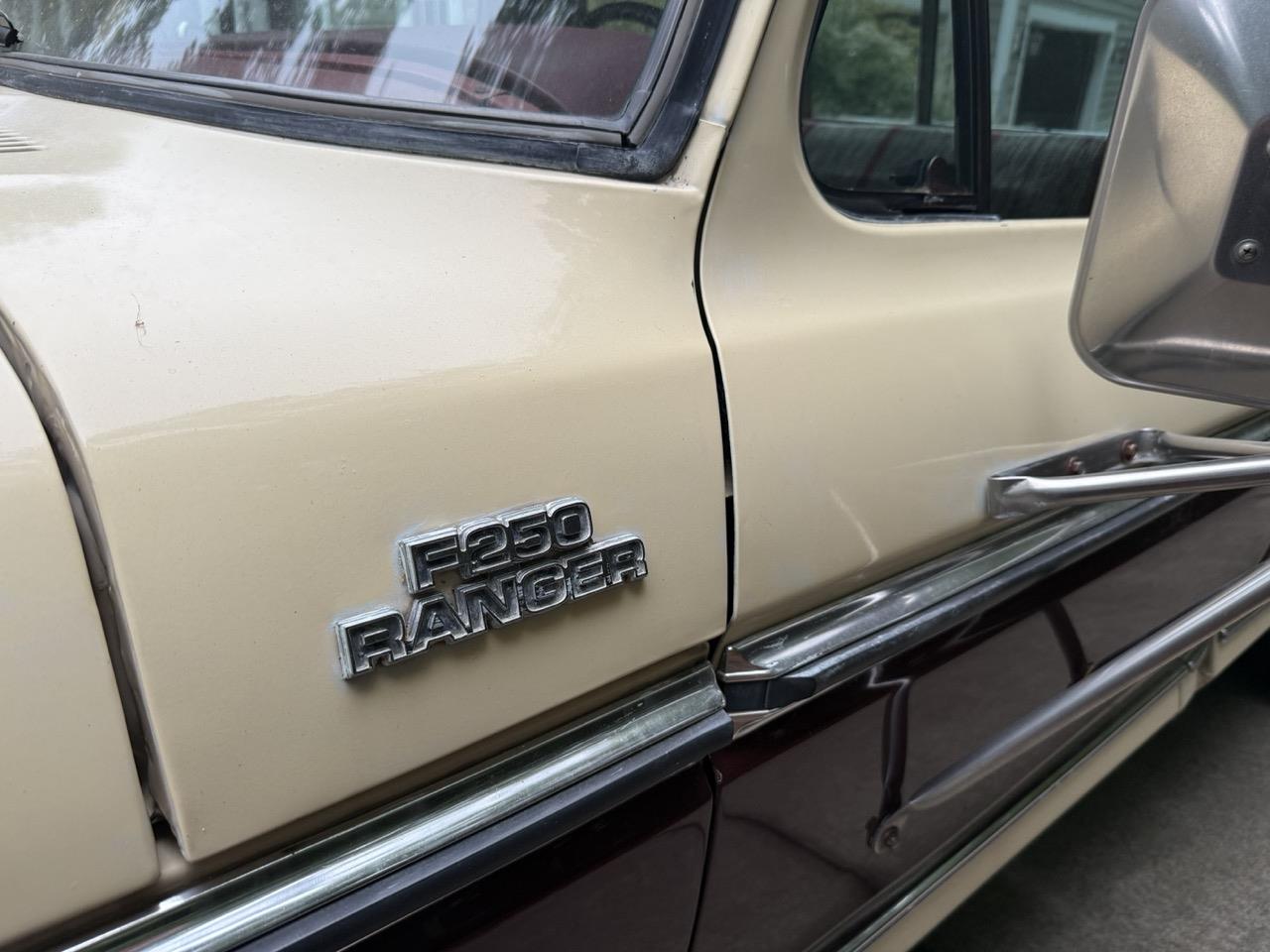 Ford-F250-1979-Cream-amp-Maroon-Maroon-amp-Black-12