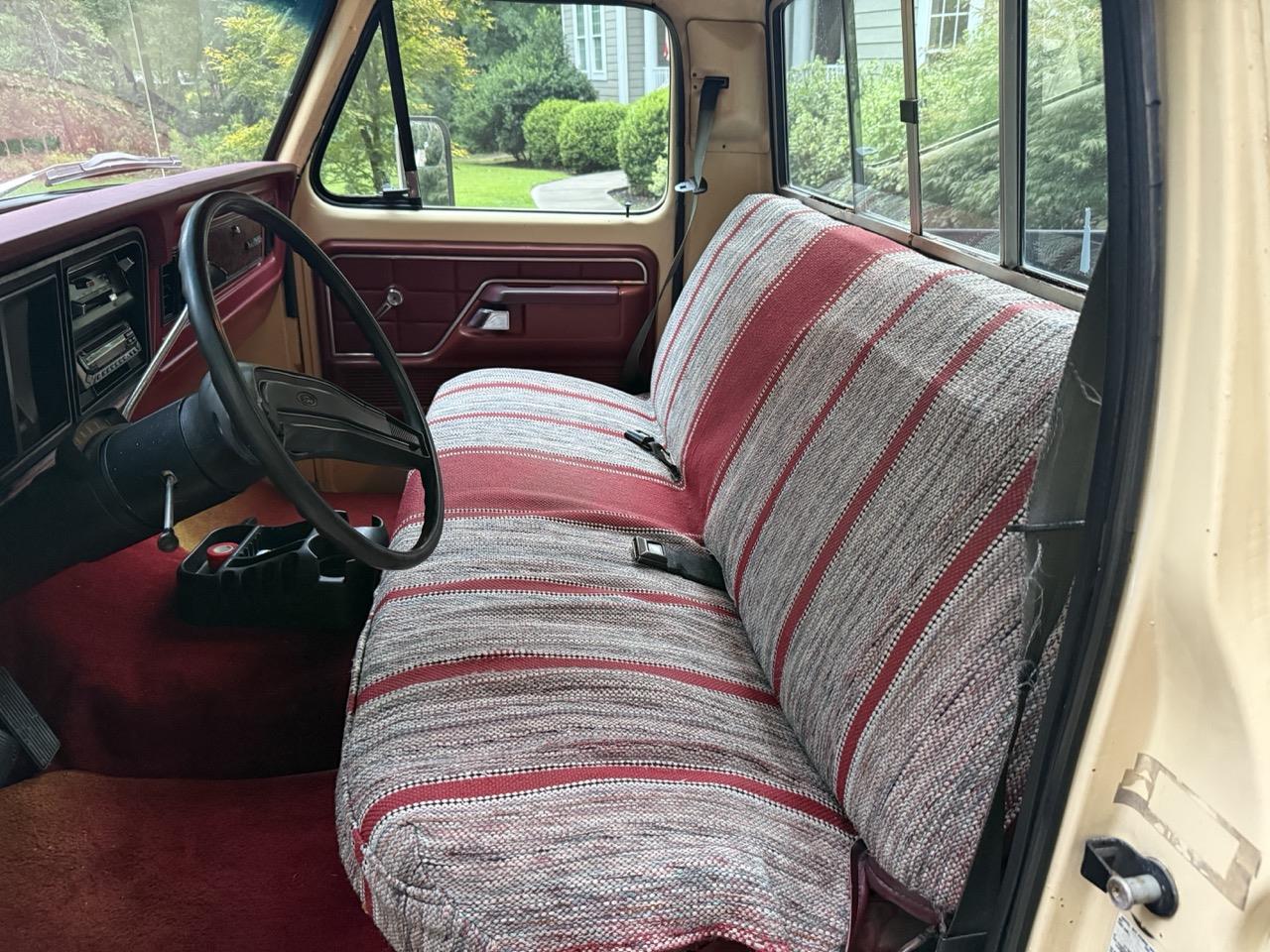 Ford-F250-1979-Cream-amp-Maroon-Maroon-amp-Black-16
