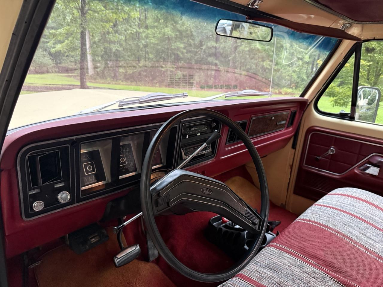 Ford-F250-1979-Cream-amp-Maroon-Maroon-amp-Black-18