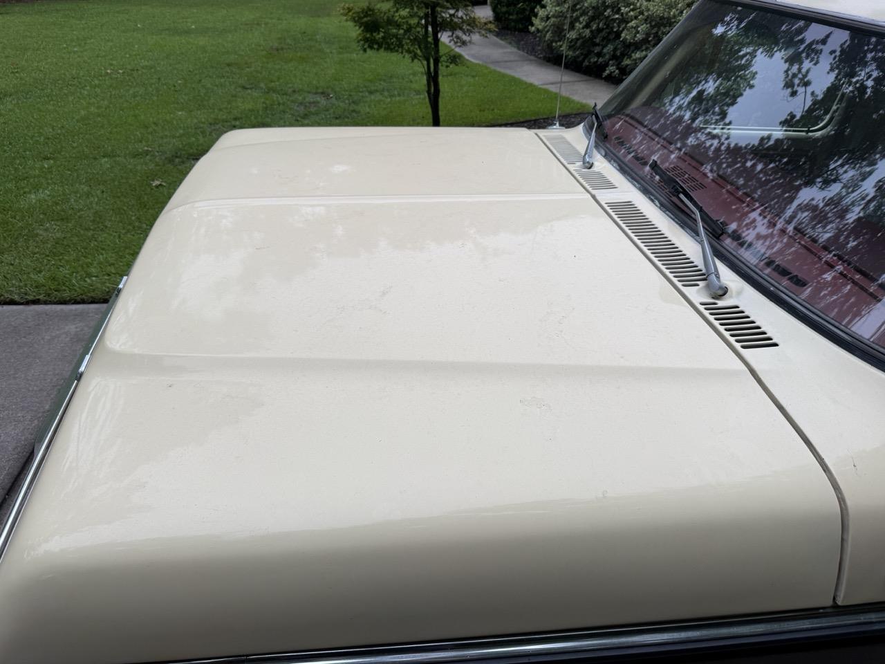 Ford-F250-1979-Cream-amp-Maroon-Maroon-amp-Black-2