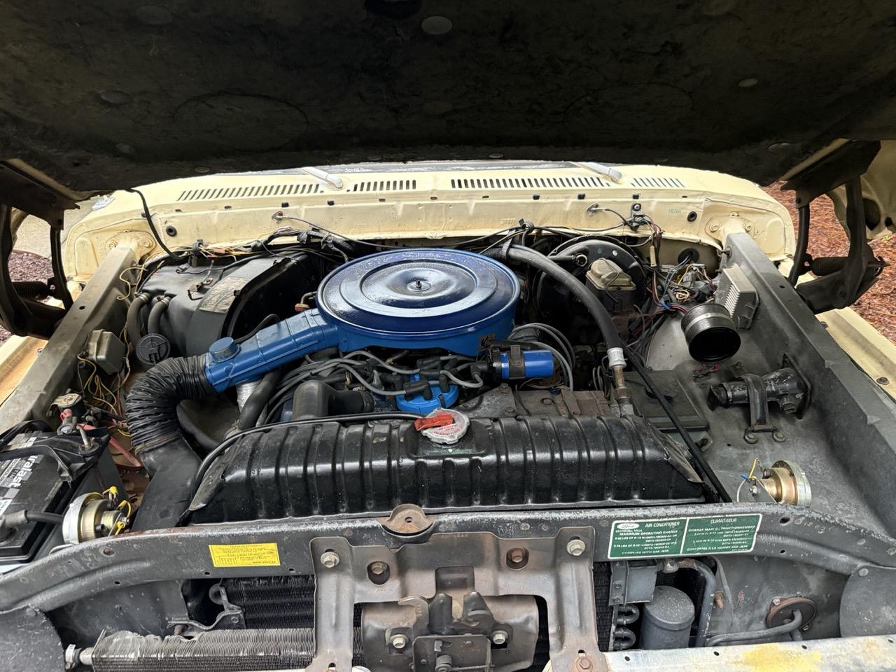 Ford-F250-1979-Cream-amp-Maroon-Maroon-amp-Black-20