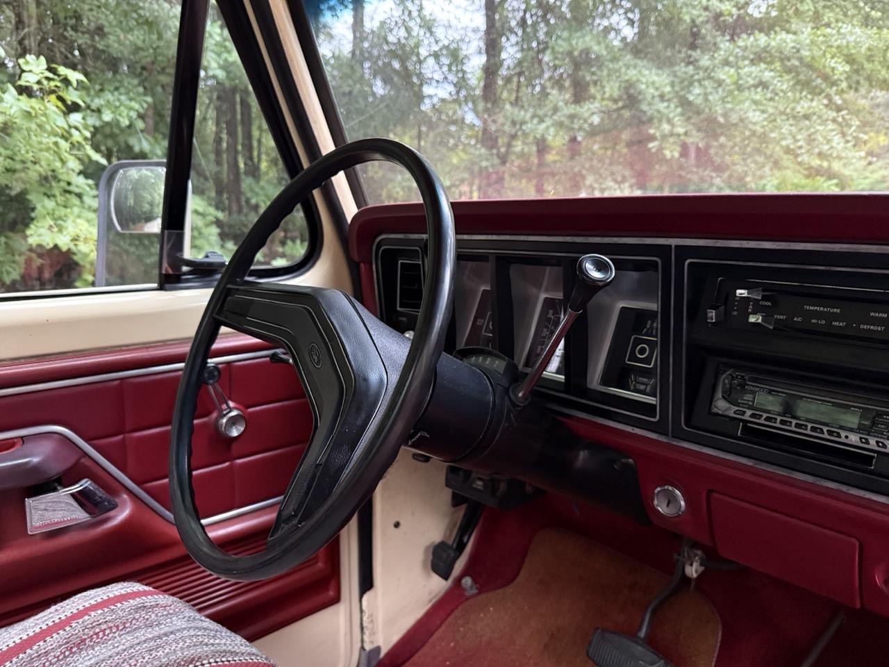 Ford-F250-1979-Cream-amp-Maroon-Maroon-amp-Black-22