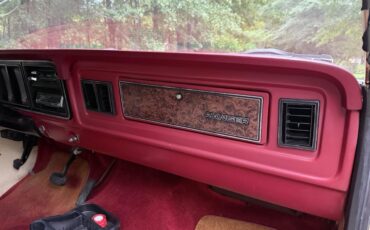 Ford-F250-1979-Cream-amp-Maroon-Maroon-amp-Black-24
